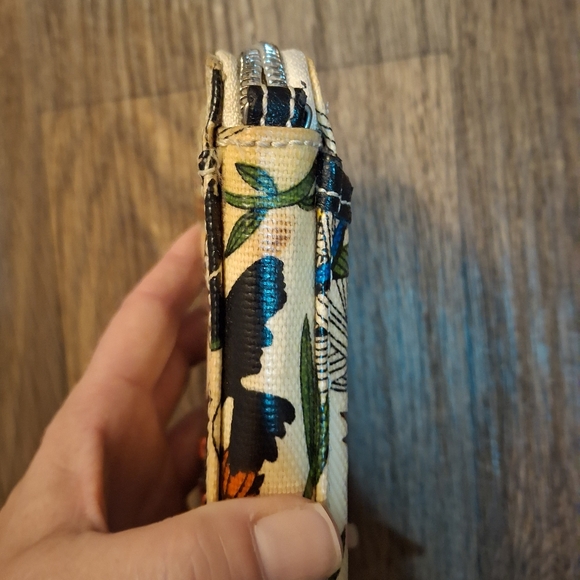 The Sakroots Peace Crossbody Wallet. - Picture 9 of 15